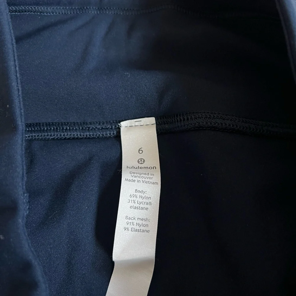 Lululemon Navy High-Rise Crop Leggings Size 6